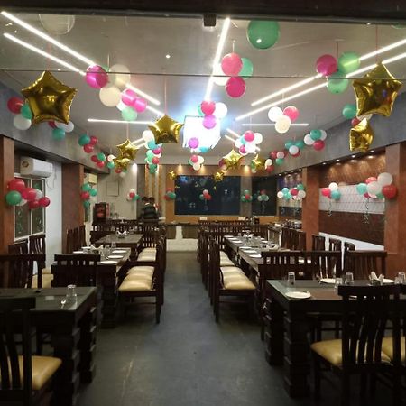 Hotel Grand Surya Kodarma Buitenkant foto