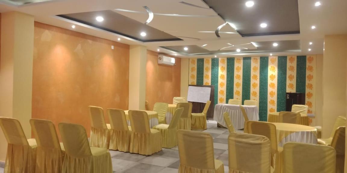 Hotel Grand Surya Kodarma Buitenkant foto