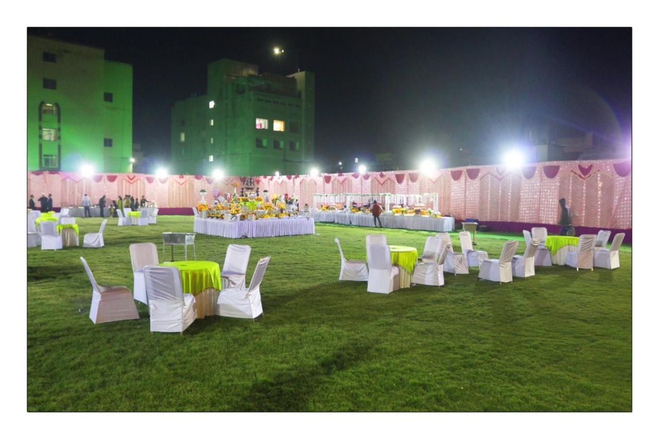 Hotel Grand Surya Kodarma Buitenkant foto